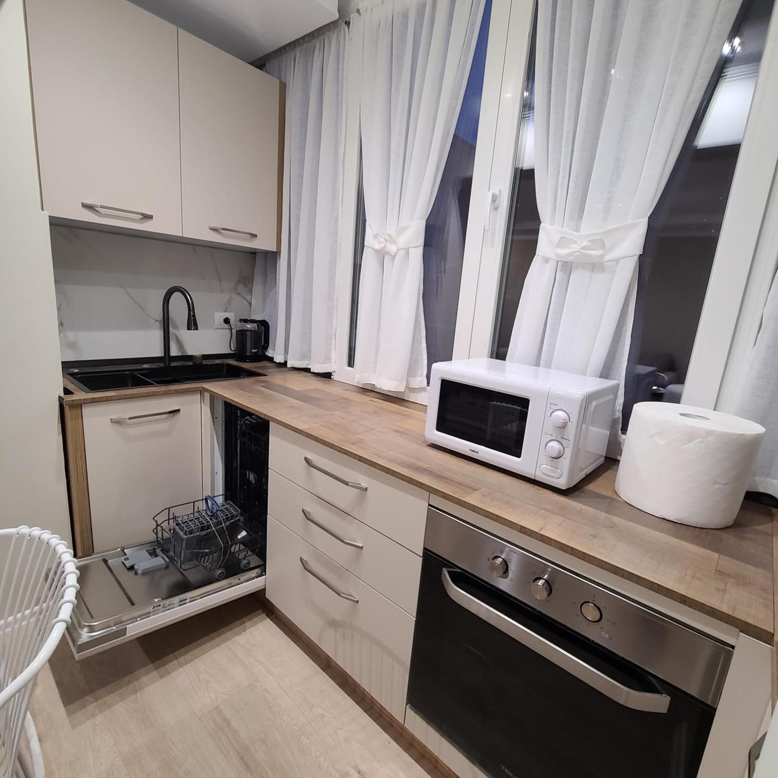 Apartmán Tesa Apartment, Accommodates 4, Next To Center, With Ac And Wifi